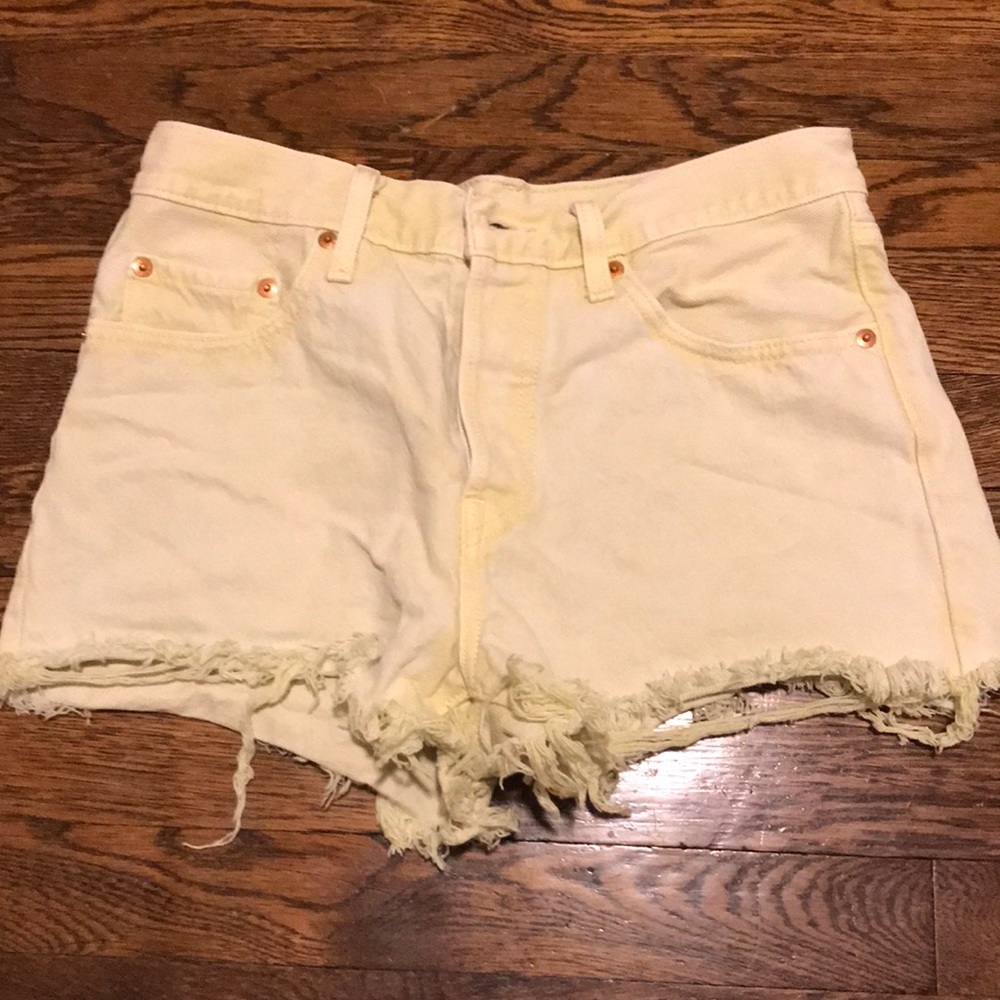 Levi Shorts Yellow Wash